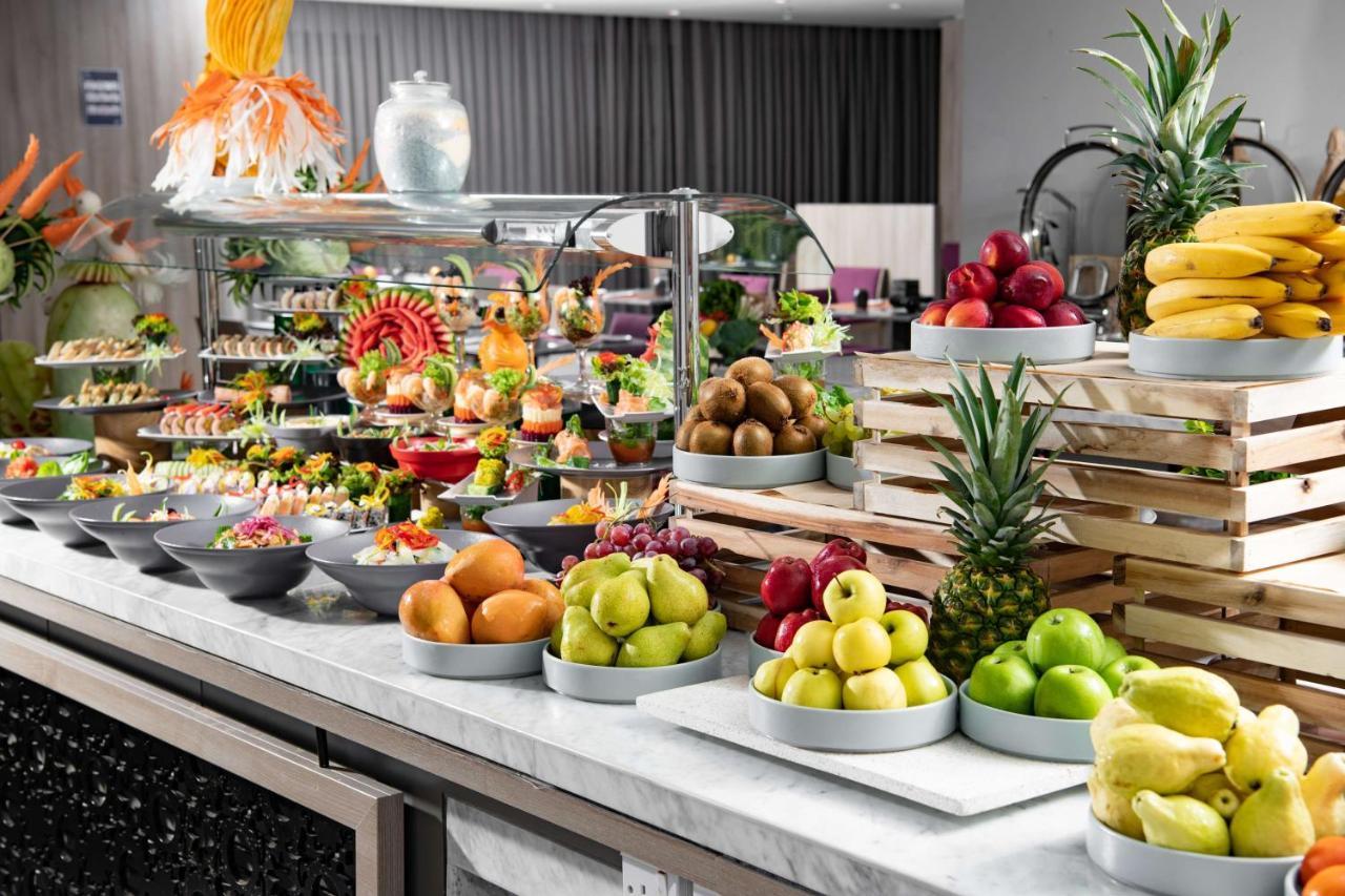 Park Inn By Radisson Makkah Aziziyah Mecca Luaran gambar A buffet at a luxury hotel