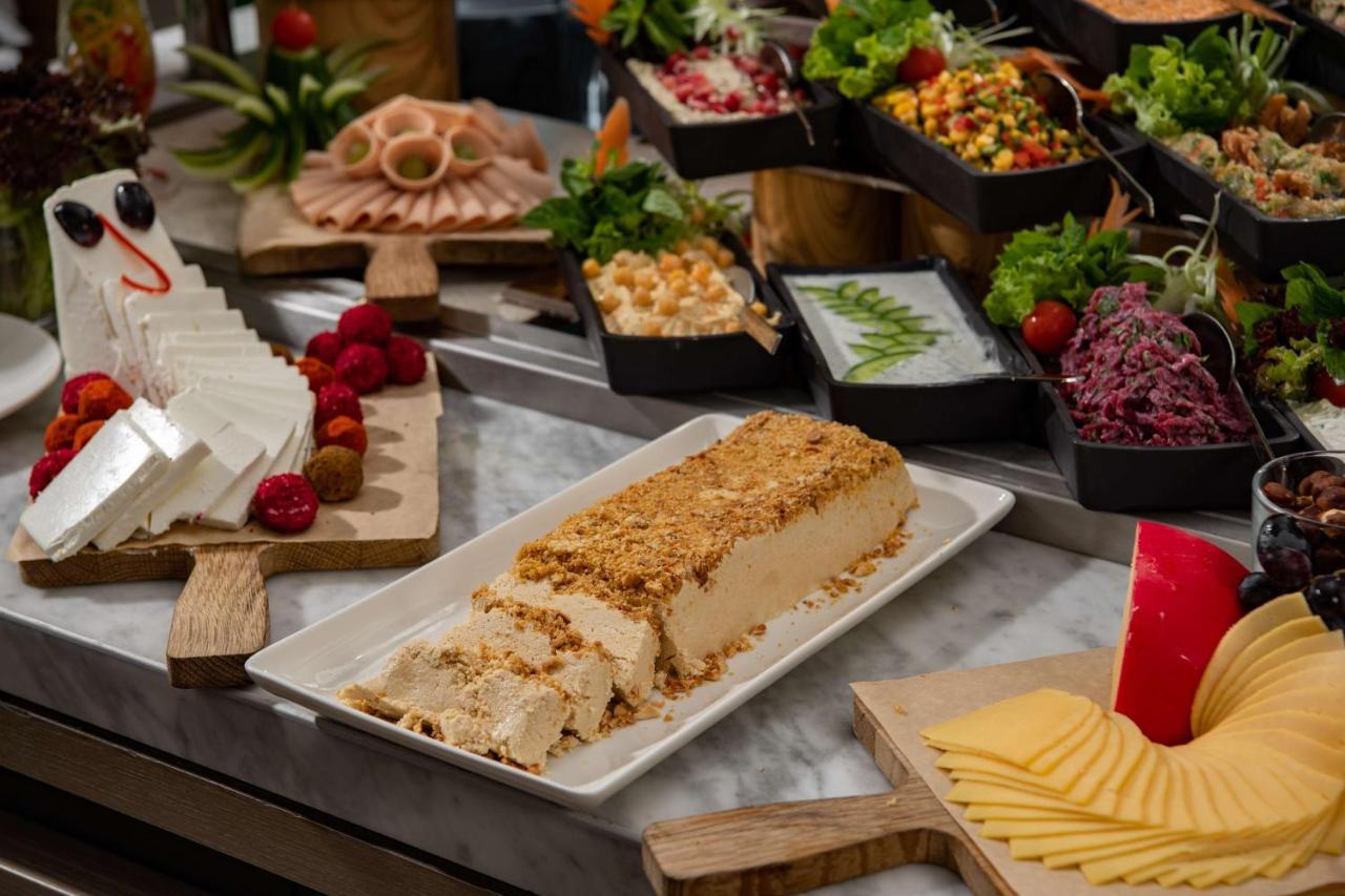 Park Inn By Radisson Makkah Aziziyah Mecca Luaran gambar A buffet at a luxury hotel