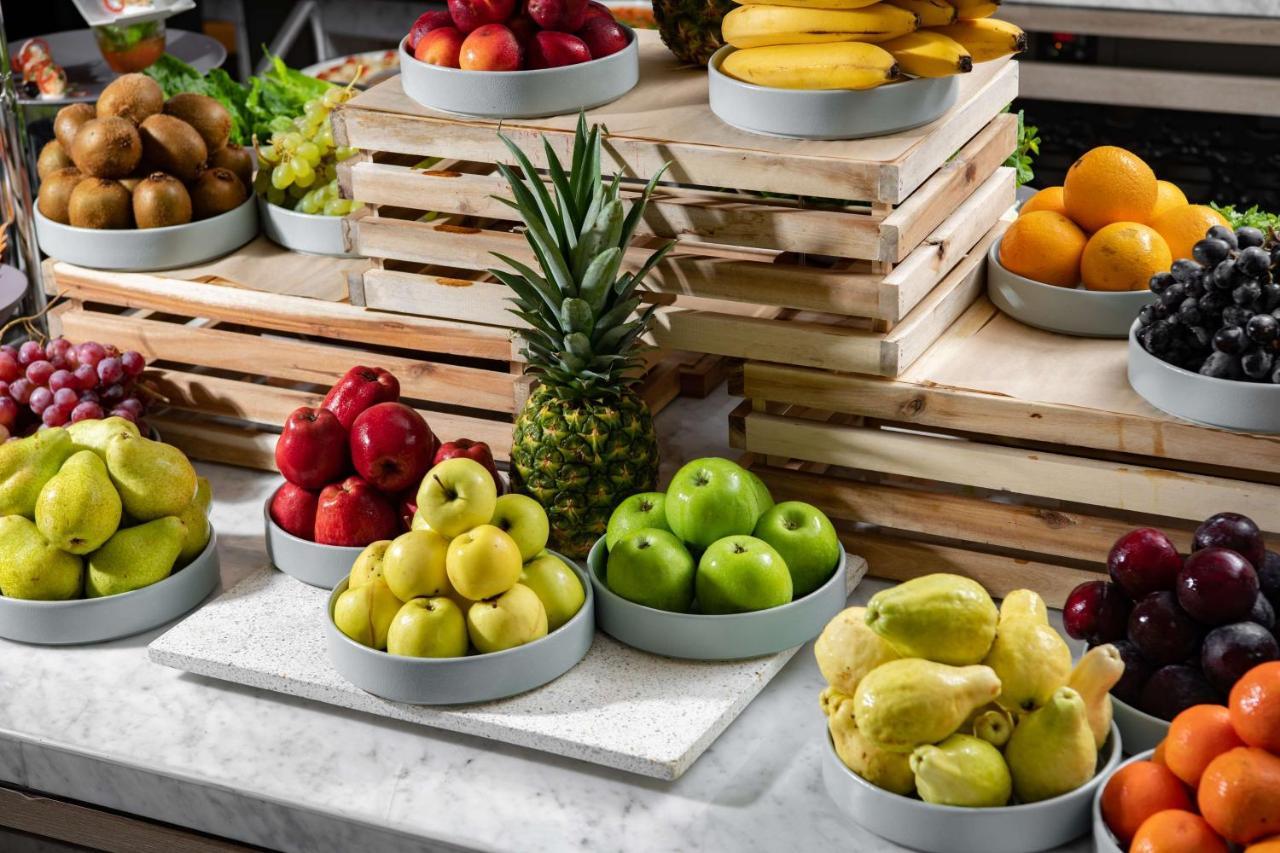 Park Inn By Radisson Makkah Aziziyah Mecca Luaran gambar Fruit buffet at a hotel