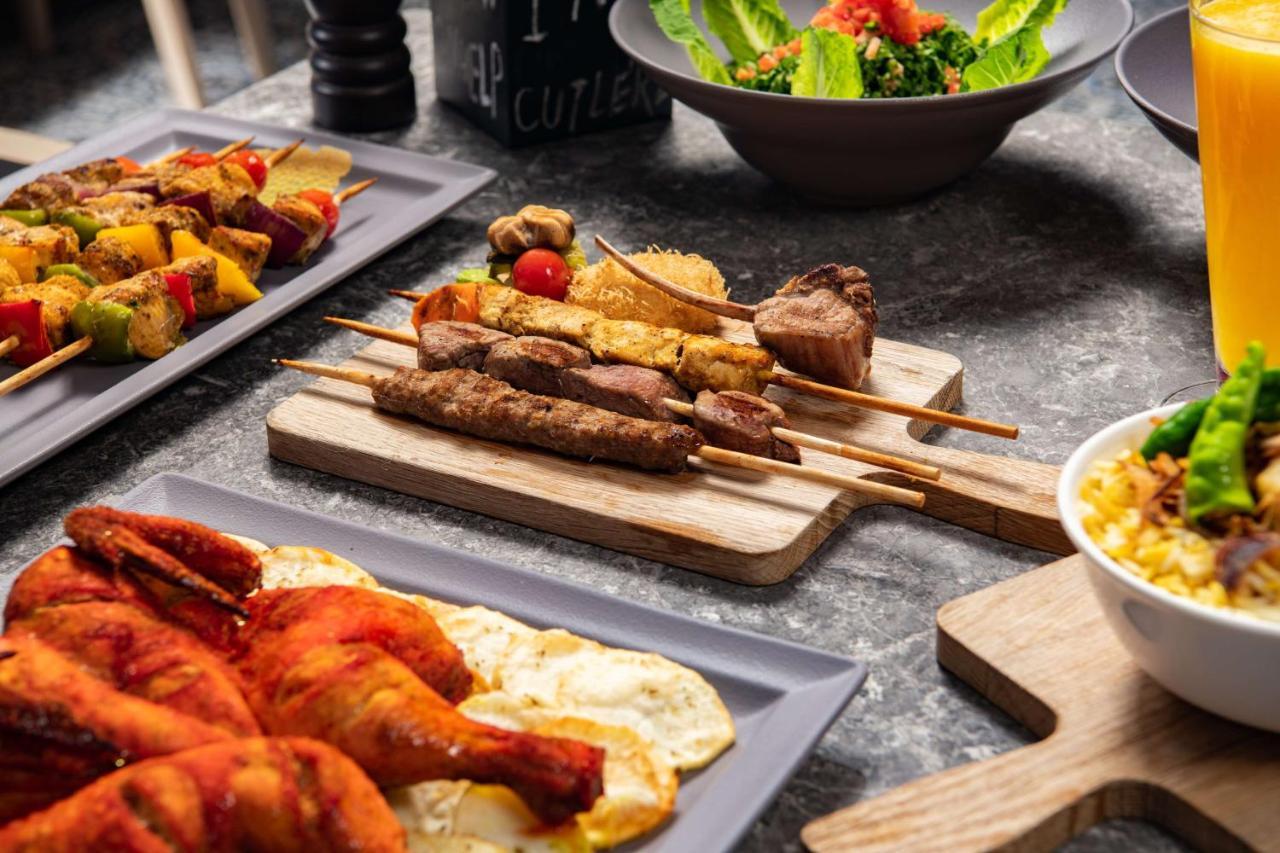 Park Inn By Radisson Makkah Aziziyah Mecca Luaran gambar A buffet at a luxury hotel