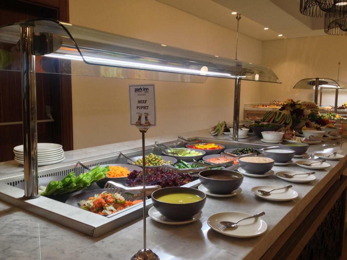 Park Inn By Radisson Makkah Aziziyah Mecca Luaran gambar Buffet at a luxury hotel