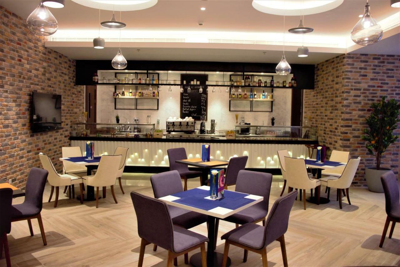 Park Inn By Radisson Makkah Aziziyah Mecca Luaran gambar The lounge at the airport